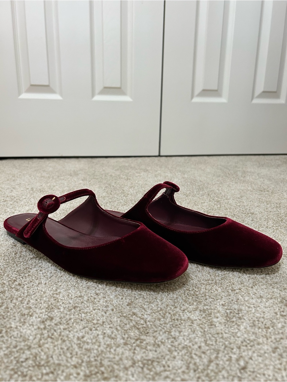 Larroude Blair flat mule in wine velvet sz 9 balletcore cosplay 90s Snow White